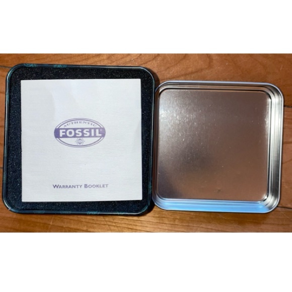 NWT FOSSIL GORGEOUS SLVER WATCH! NEVER WORN BRAND NEW! - Picture 3 of 9